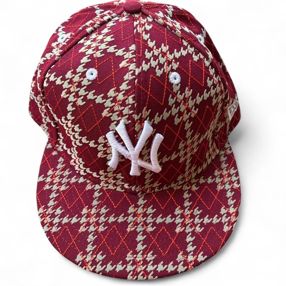 Brand New Yankees New Era 59fifty fitted. Size 7-7/8. Houndstooth design. Y2k